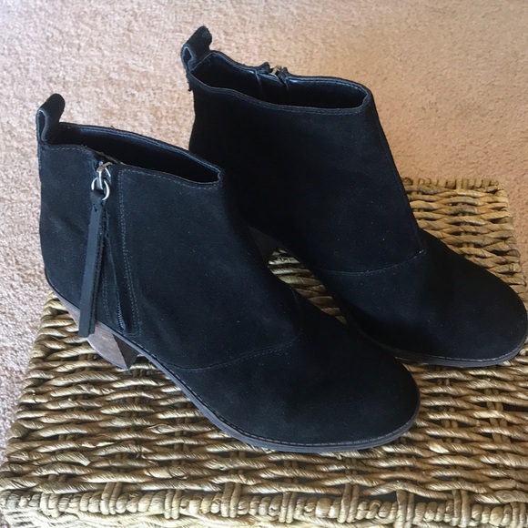 dolce vita sofia suede booties